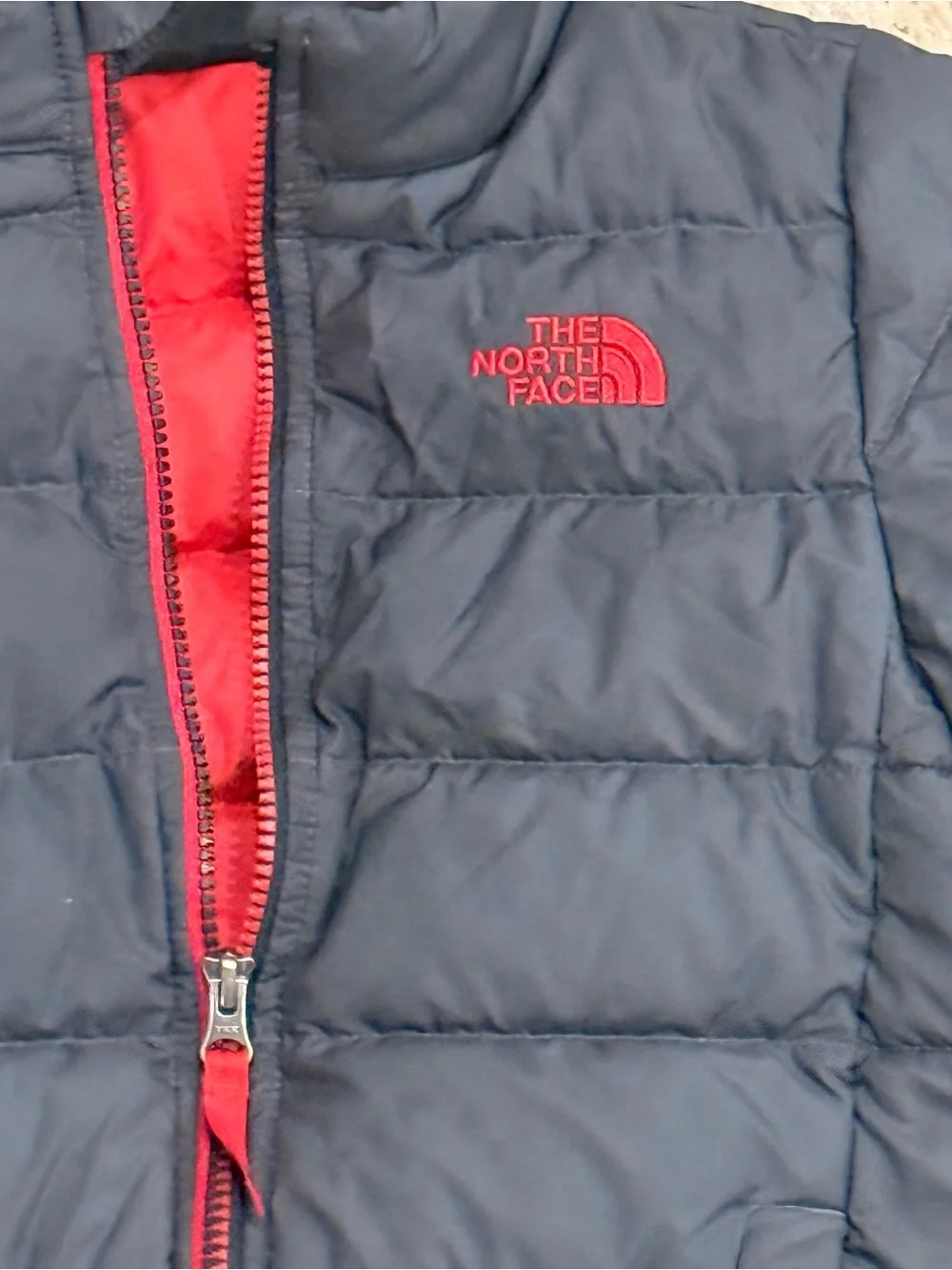 The North Face Boys’ Andes Jacket 550 goose down XS (6) gray and red puffer